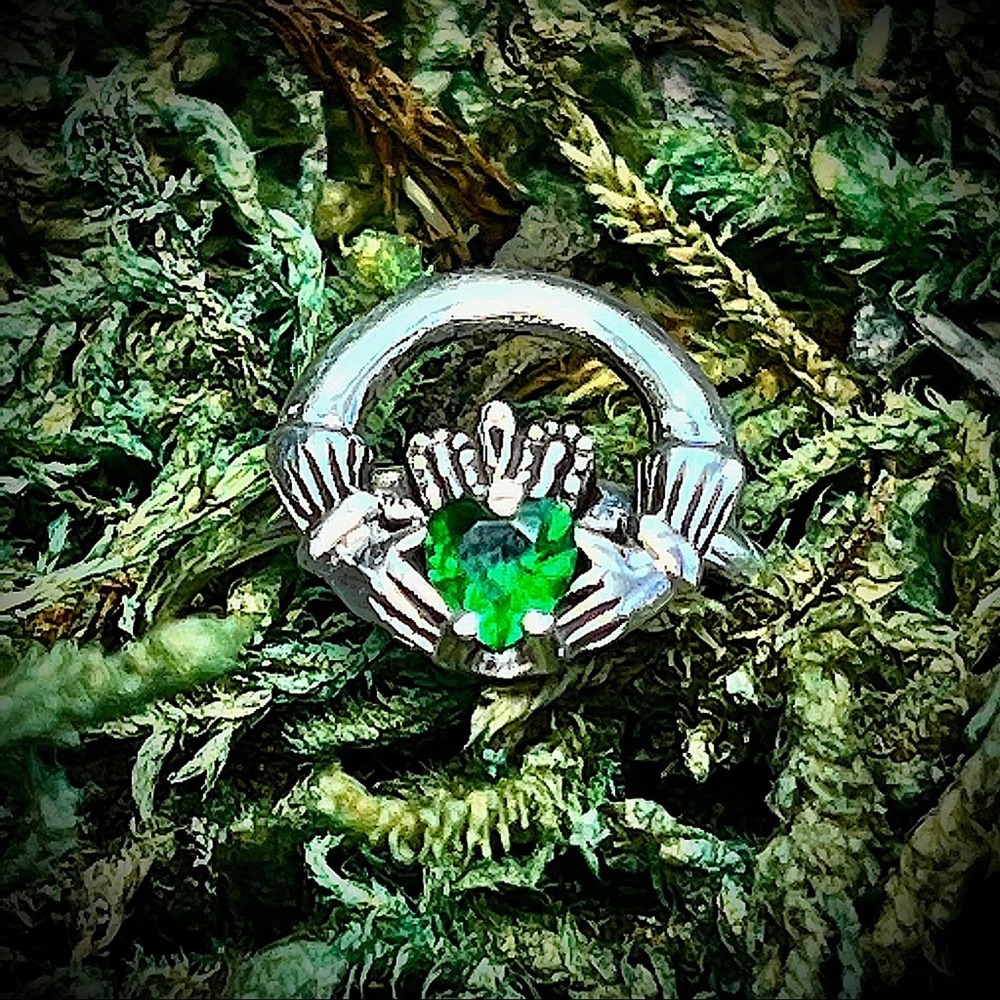 Sterling Silver Claddagh Ring - Picture 2 of 4